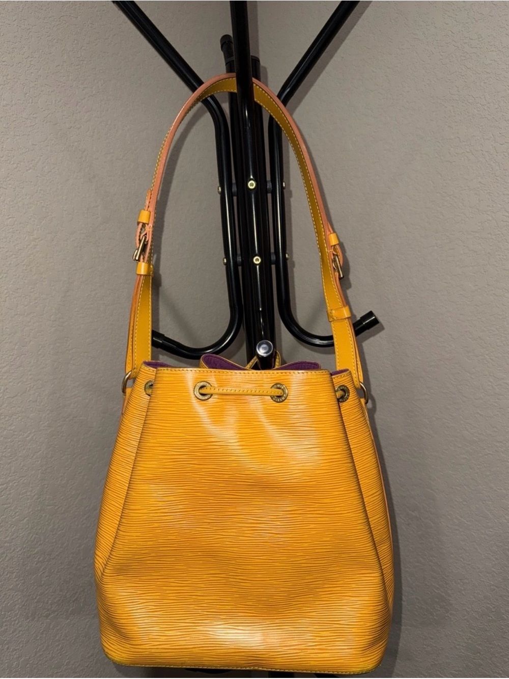 $749 LOUIS VUITTON - Picture 2 of 16